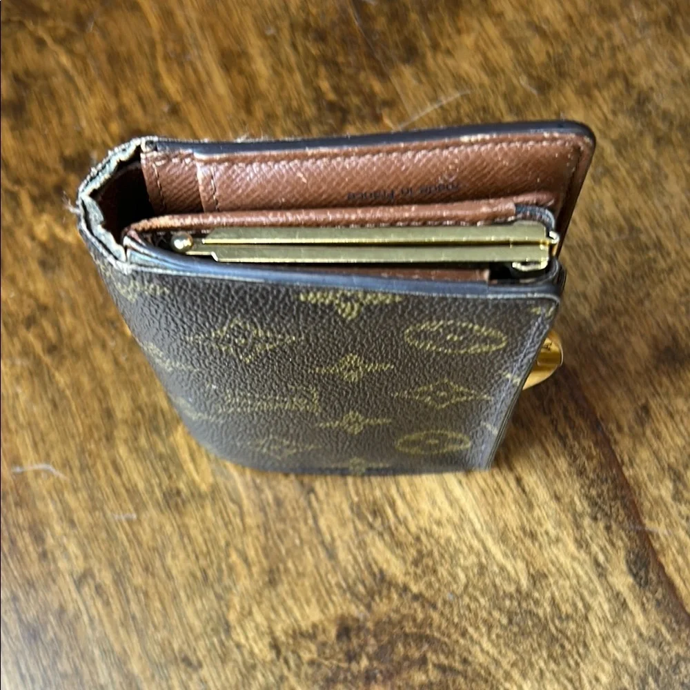 Louis Vuitton Authentic Monogram Wallet